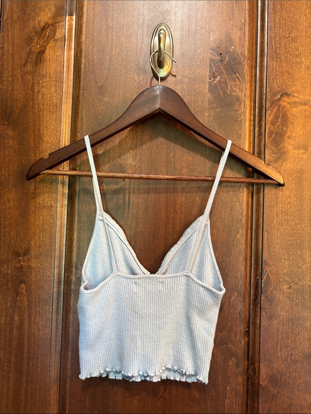 Light Blue Ribbed V-Neck Cropped Cami with Ruched Front - Picture 3 of 4